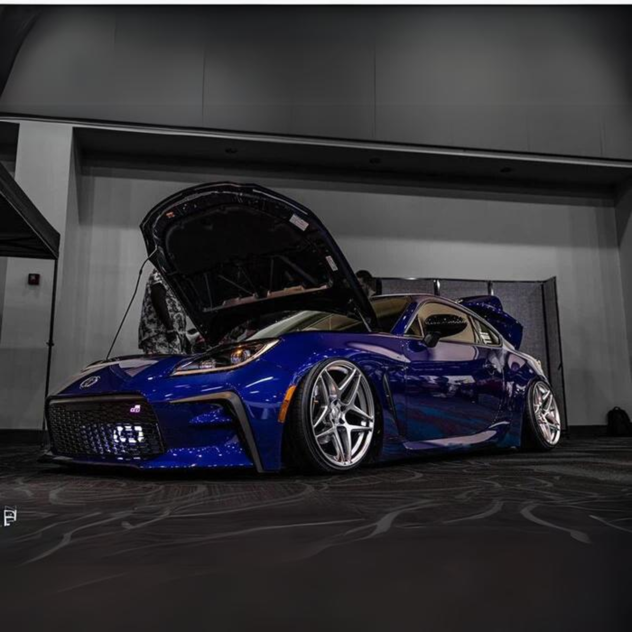 GR : Illuminated Multicolor Flow LED Badge | Lit Logos – Custom Multicolor LED Lighting by RGB Halo Kits