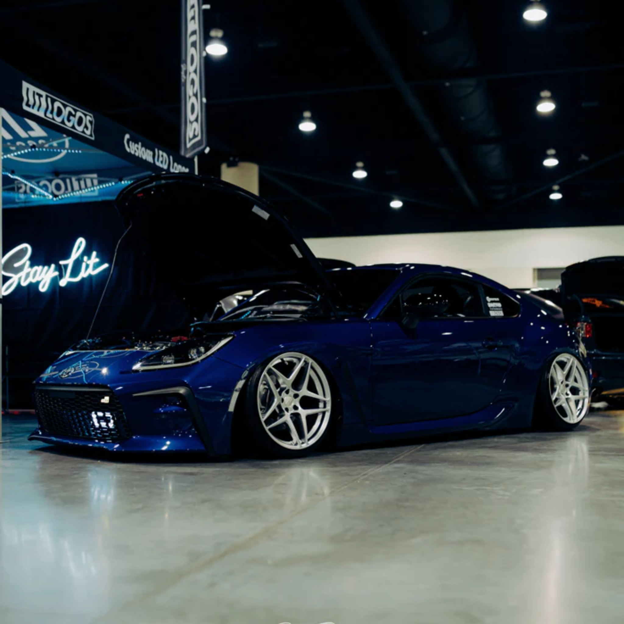 GR : Illuminated Multicolor Flow LED Badge | Lit Logos – Custom Multicolor LED Lighting by RGB Halo Kits