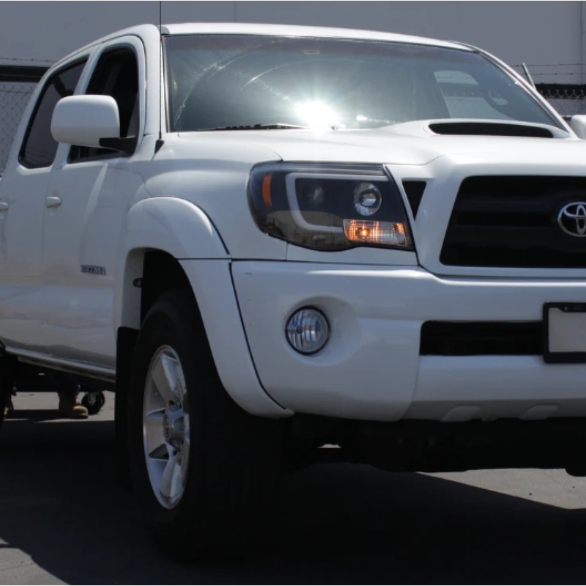 Toyota Tacoma: Multicolor Flow Series Headlights (2005-2011) | Spyder – Custom Multicolor LED Lighting by RGB Halo Kits