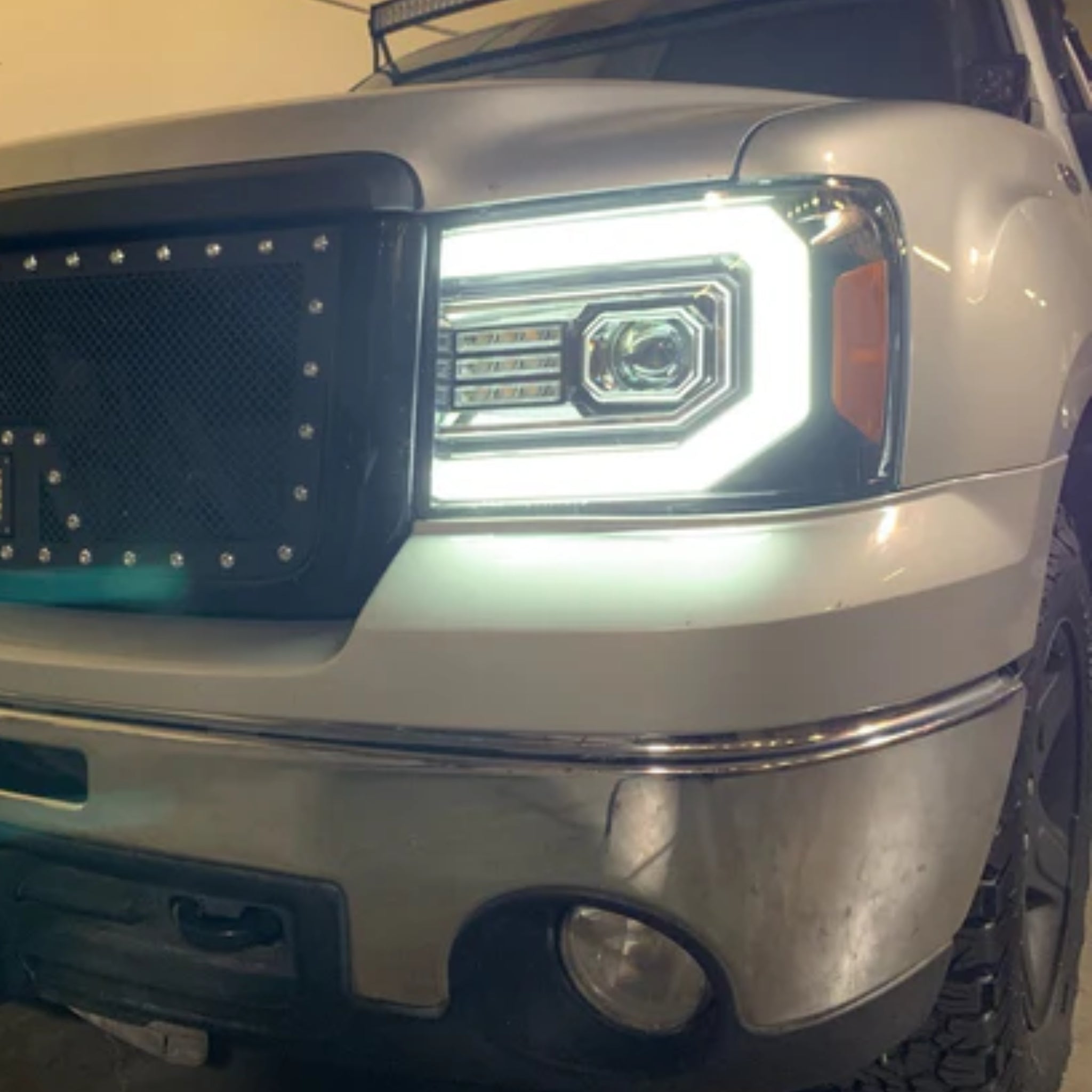 GMC Sierra (2007-2013) Headlights | Alpharex