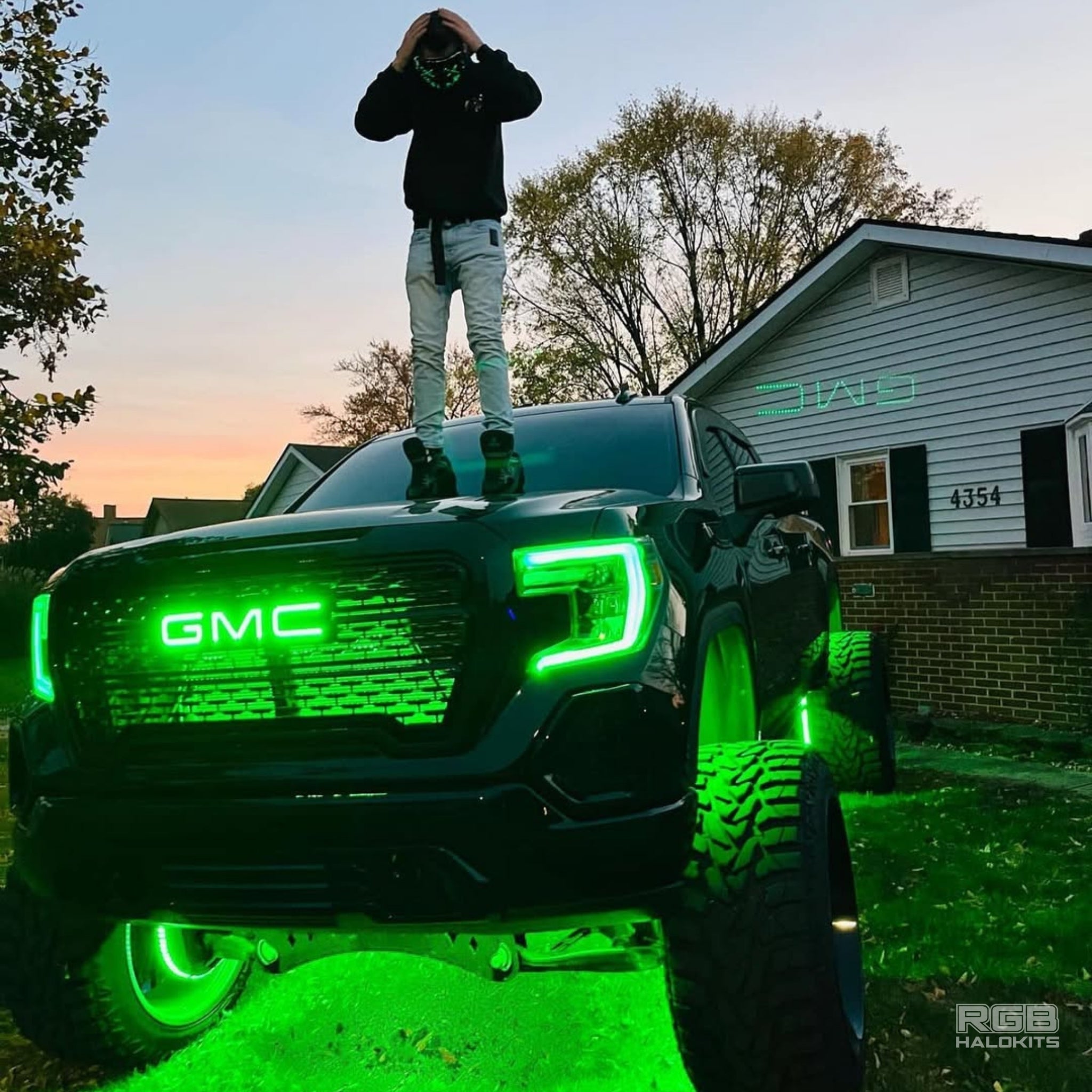 Mikan.③ GMC Sierra 1500 Multicolor RGBW DRL Boards (2019-2022)
